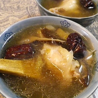 手羽元と椎茸ネギの素朴なスープ